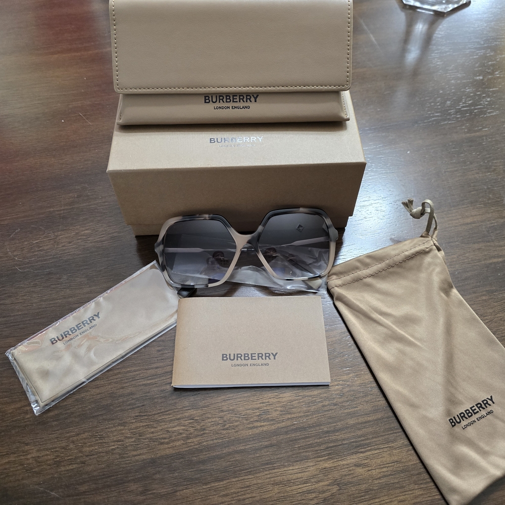 Burberry Beige and Black Square Sunglasses - Picture 2 of 5